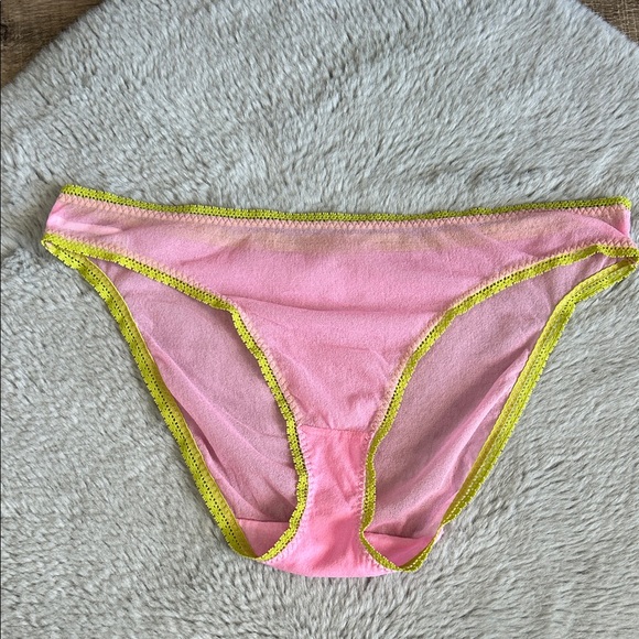 On Gossamer Nylon Mesh Panty L - Picture 1 of 5